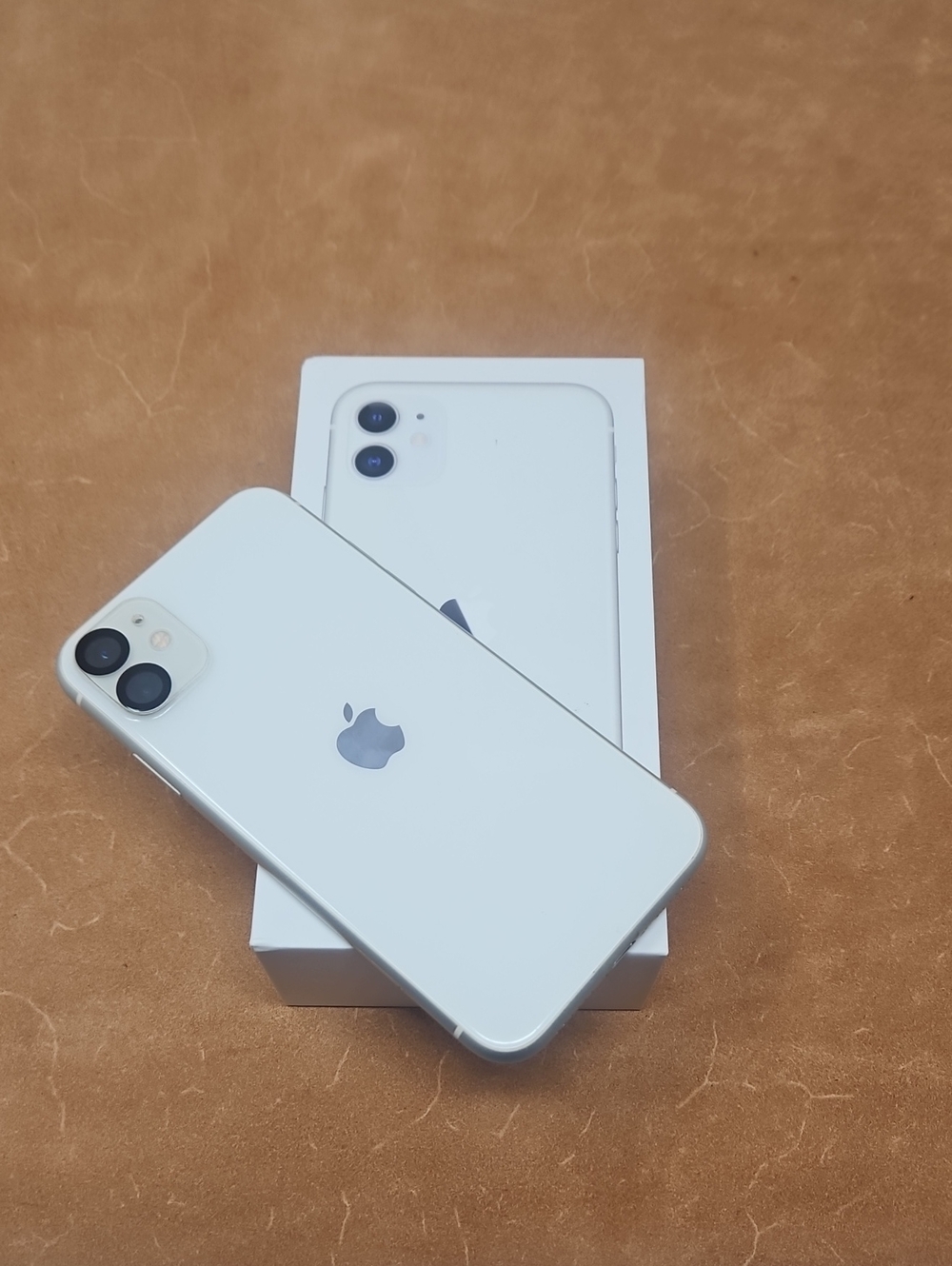Apple iPhone 11 White 64GB with Dual Rear Cameras GSM unlocked Tmobile At&t